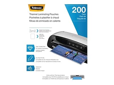 Fellowes Thermal Laminating Pouches  
Pochettes à plastifier à chaud  
Micas de enmicado en caliente  

3mil  
200 Pack  
Pack de 200  
Paquete de 200  

- Clear Front  
  - Face avant transparent  
  - Cara frontal transparente  

- Dry Ink Friendly  
  - Compatible con tinta seca  
  - Compatible avec l'encre sèche  

- Recyclable  
  - Apto para reciclaje  
  - Recyclable  

Compatible with Fellowes Thermal Laminators  
Compatible avec les laminatrices thermiques Fellowes  
Compatible con laminadoras tér