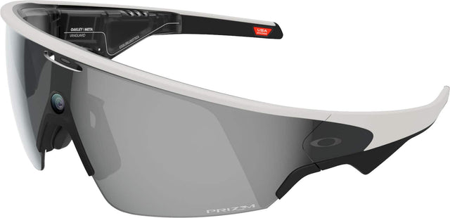 OAKLEY META  
VANGUARD  
ESSILOR LUXOTTICA  
USA  
DESIGNED  
PRIZM